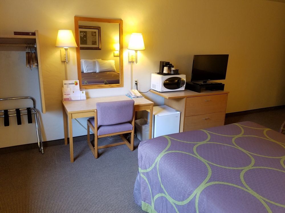 Super 8 By Wyndham Juneau Exterior photo